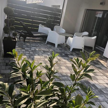 Zr9 Apartment Zamardi Luaran gambar
