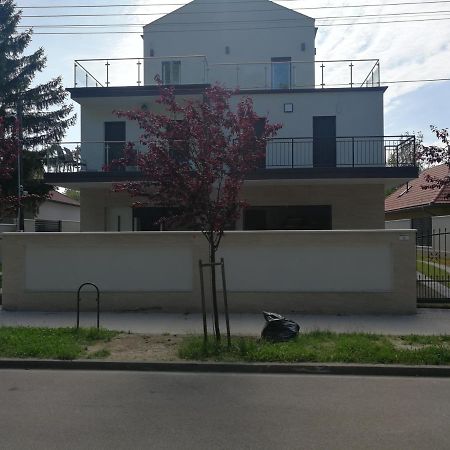 Zr9 Apartment Zamardi Luaran gambar