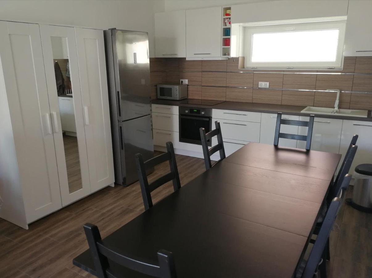 Zr9 Apartment Zamardi Luaran gambar
