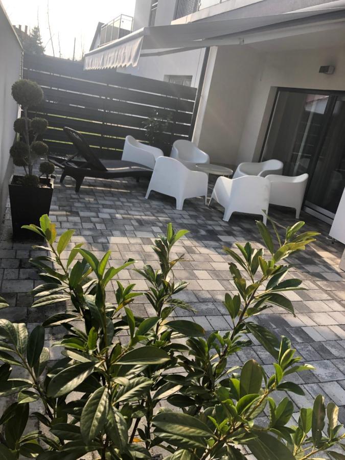Zr9 Apartment Zamardi Luaran gambar