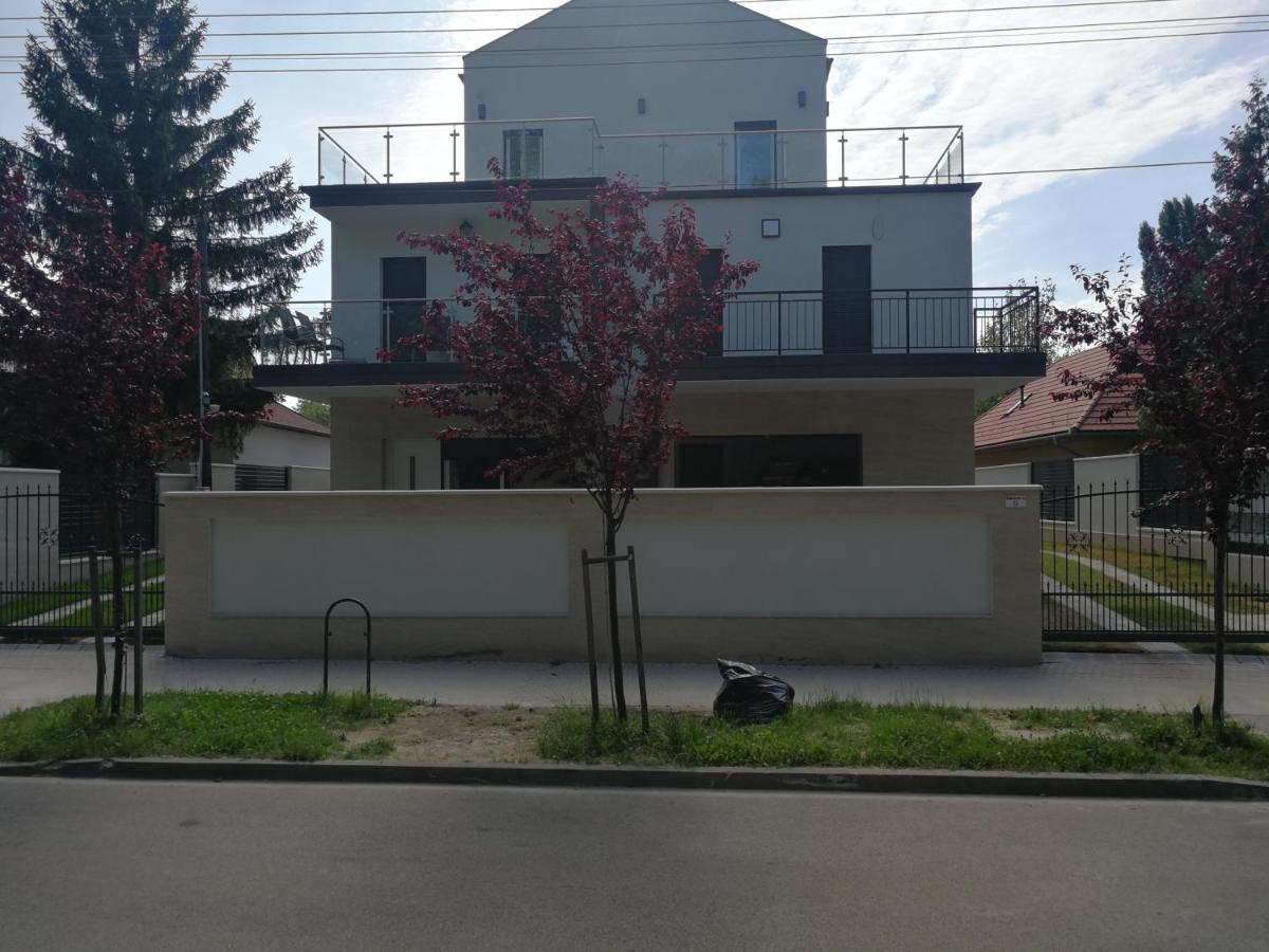 Zr9 Apartment Zamardi Luaran gambar