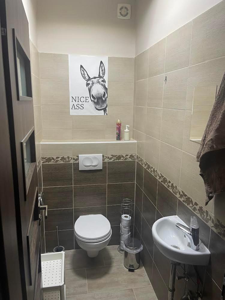 Zr9 Apartment Zamardi Luaran gambar
