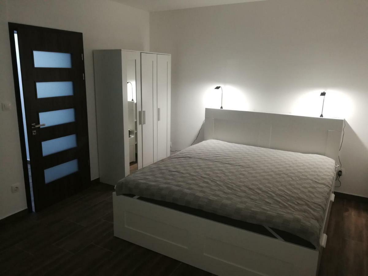 Zr9 Apartment Zamardi Luaran gambar