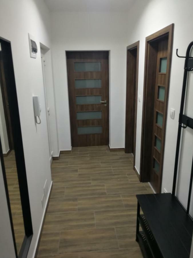 Zr9 Apartment Zamardi Luaran gambar